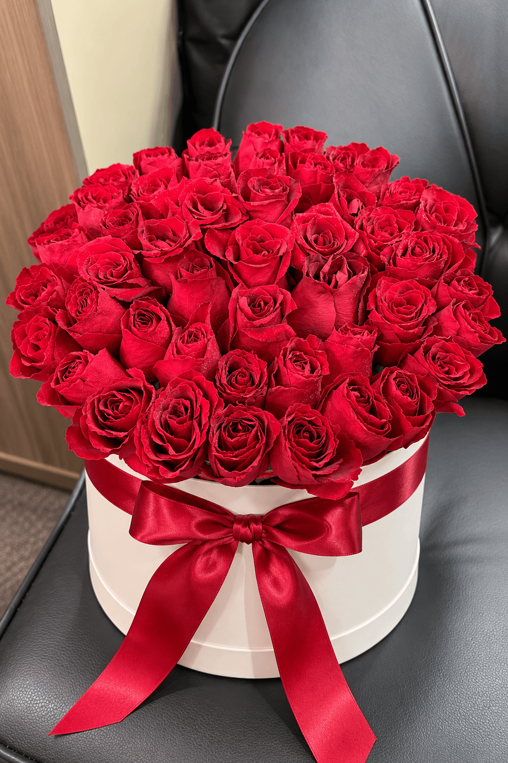 Forever Love – 50 Red Roses Hatbox